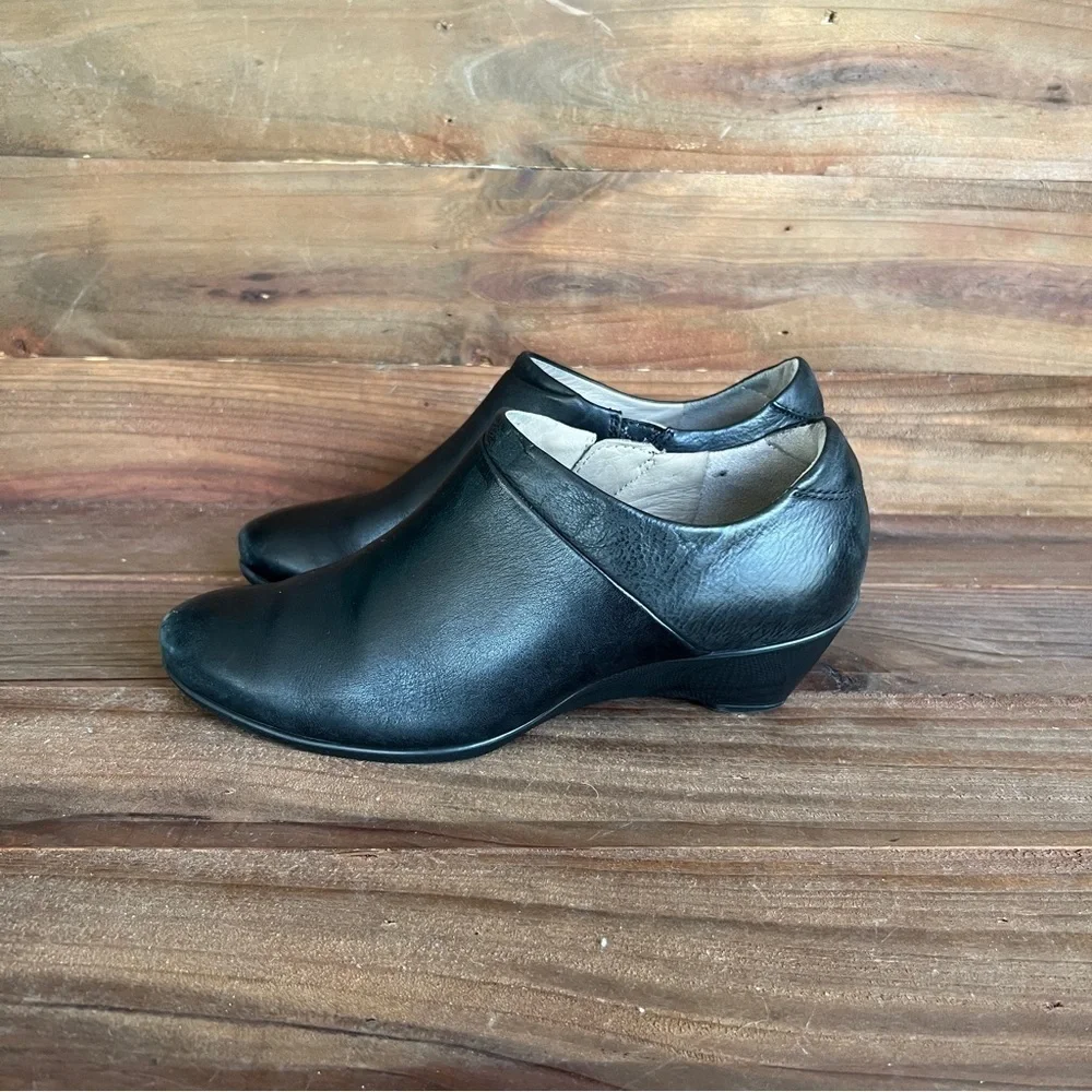 Ecco Leather Booties Zipper Black Wedge Ankle Boots Women's 6 (37)